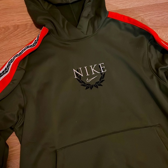 Nike Men’s Spotlight Basketball Hoodie Green - Picture 2 of 6